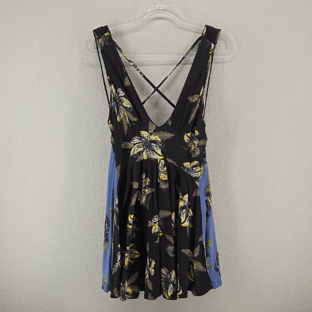Free People Black Floral V-Neck Tank with Blue Side Panels Size Small